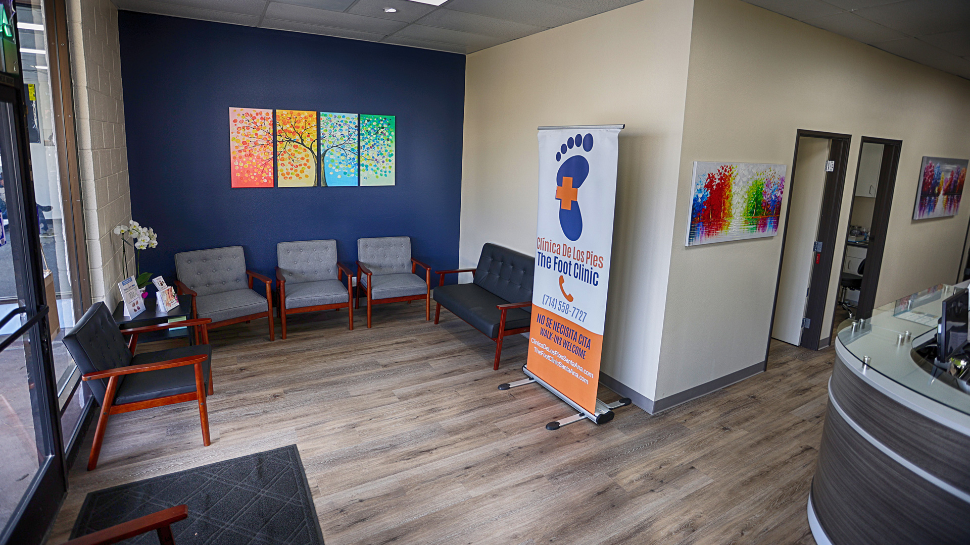 Front Office - Patient Waiting Room - Clinica de los Pies - TheFootClinicSantaAna.com